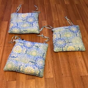Nicole miller green blue and white set of 3 chair cushions 17” x 17”